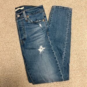Vintage Levi Wedgie Skinny denim Jeans w Rips size 26